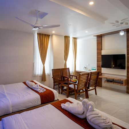 Готель Sree Bharat Residency Alandurai Екстер'єр фото