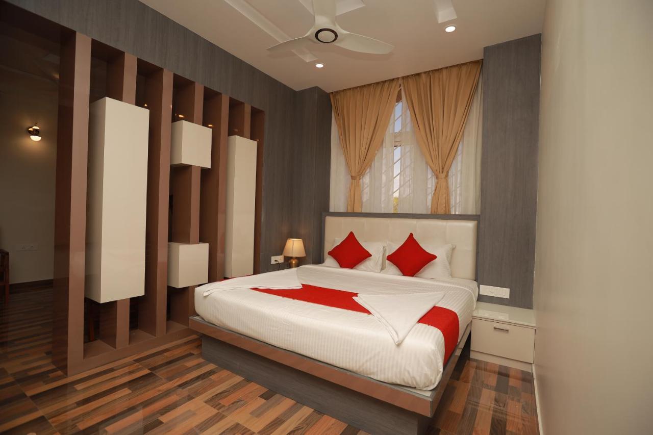 Готель Sree Bharat Residency Alandurai Екстер'єр фото