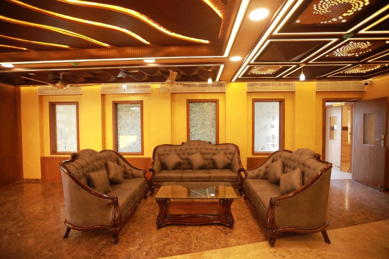 Готель Sree Bharat Residency Alandurai Екстер'єр фото