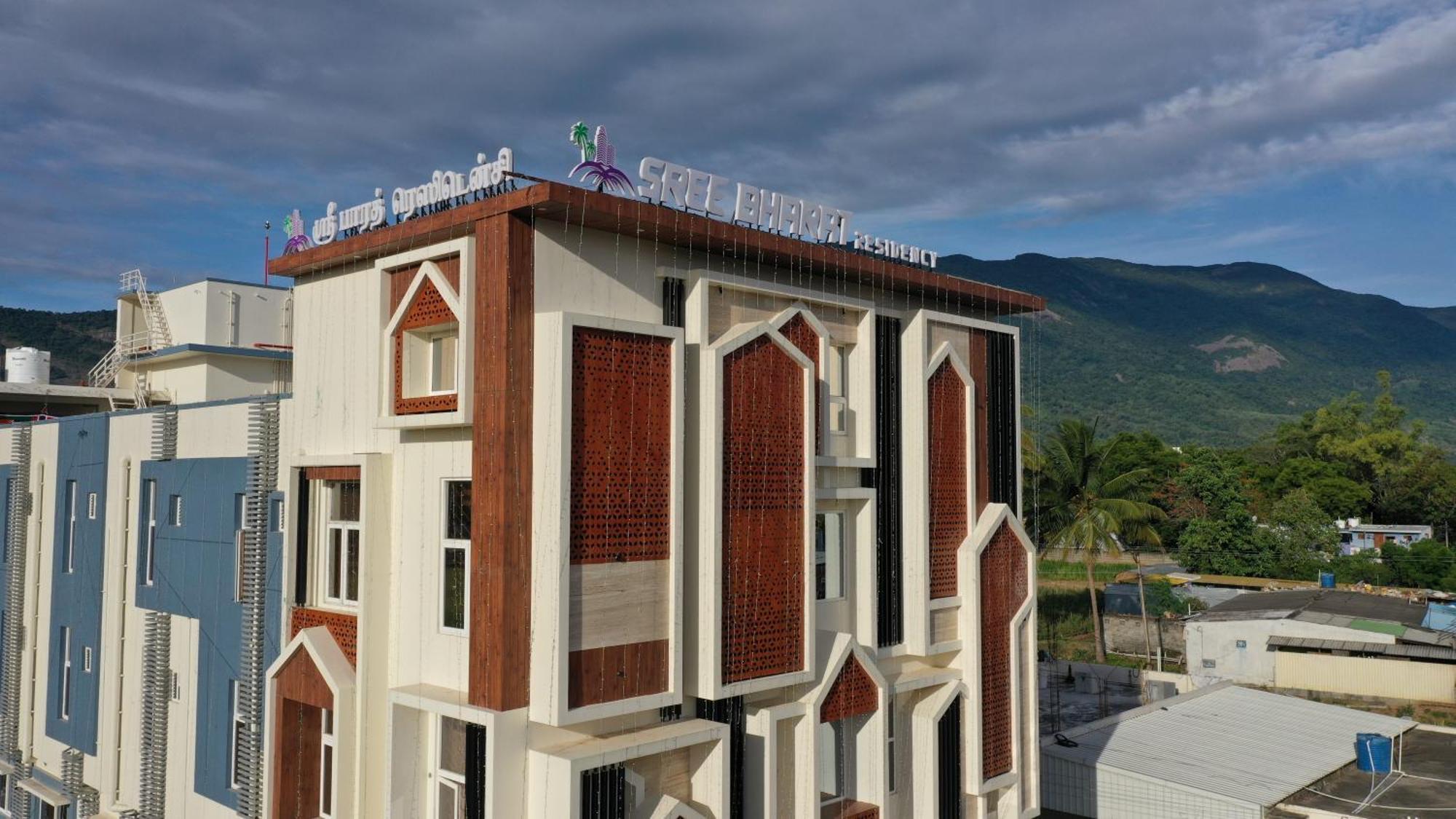 Готель Sree Bharat Residency Alandurai Екстер'єр фото