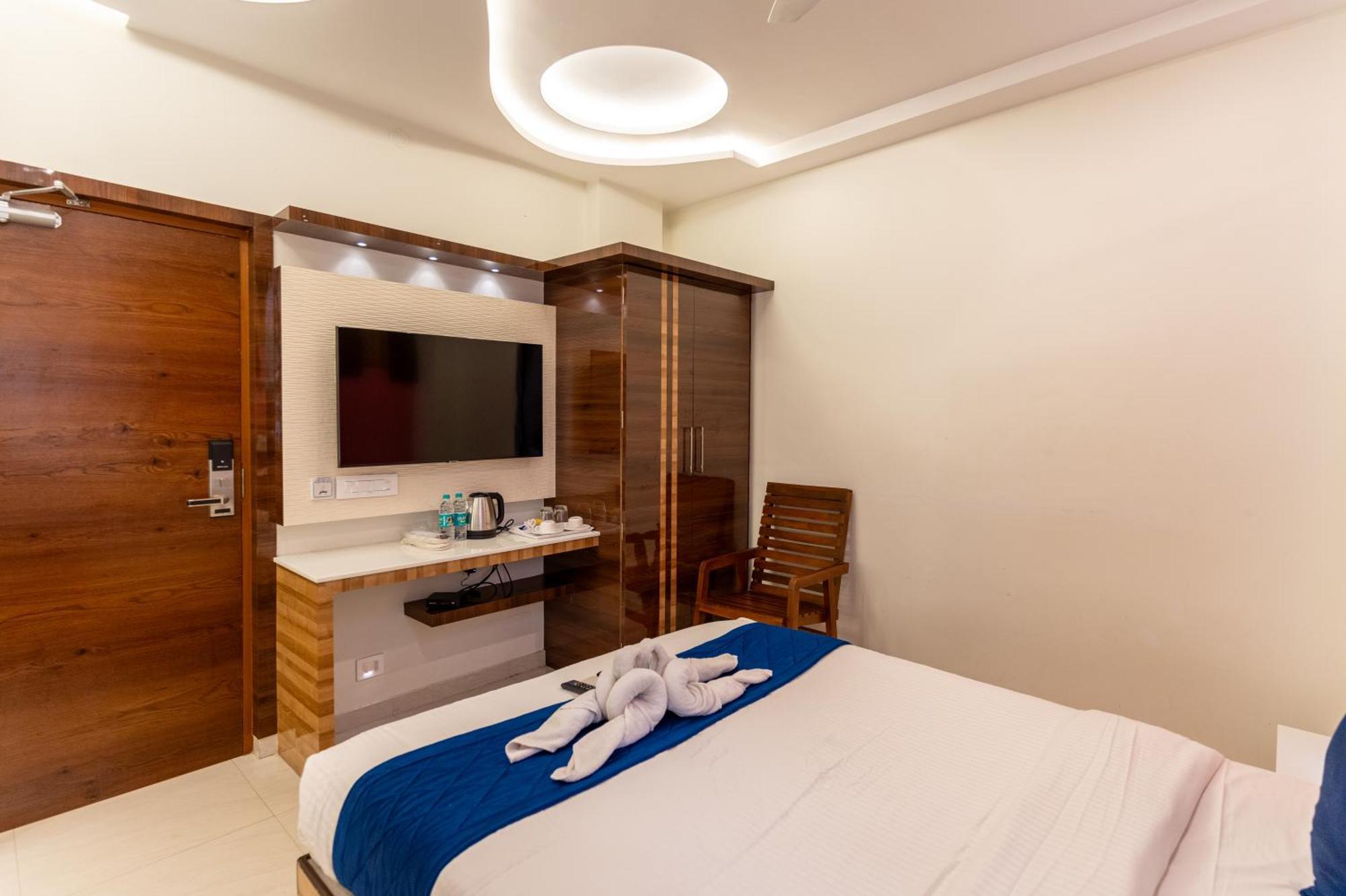 Готель Sree Bharat Residency Alandurai Екстер'єр фото