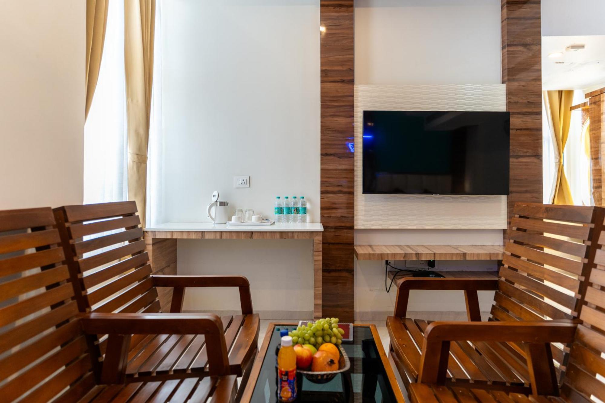 Готель Sree Bharat Residency Alandurai Екстер'єр фото
