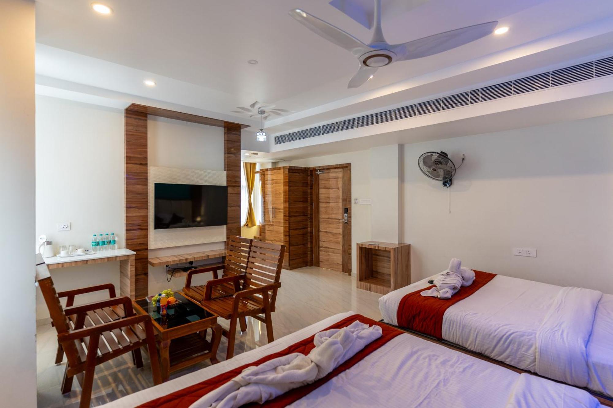 Готель Sree Bharat Residency Alandurai Екстер'єр фото