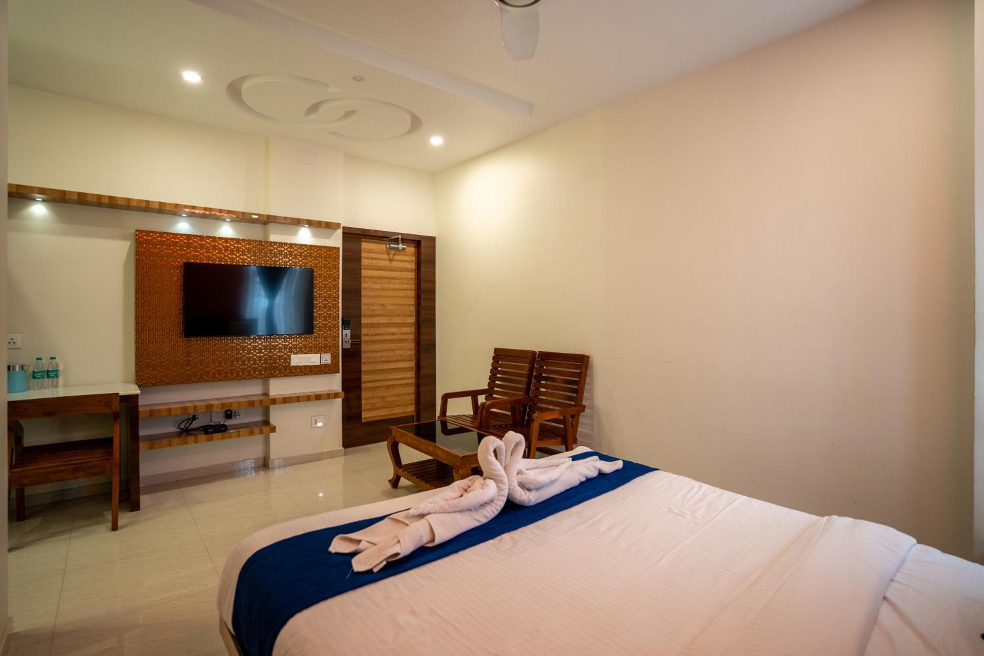 Готель Sree Bharat Residency Alandurai Екстер'єр фото
