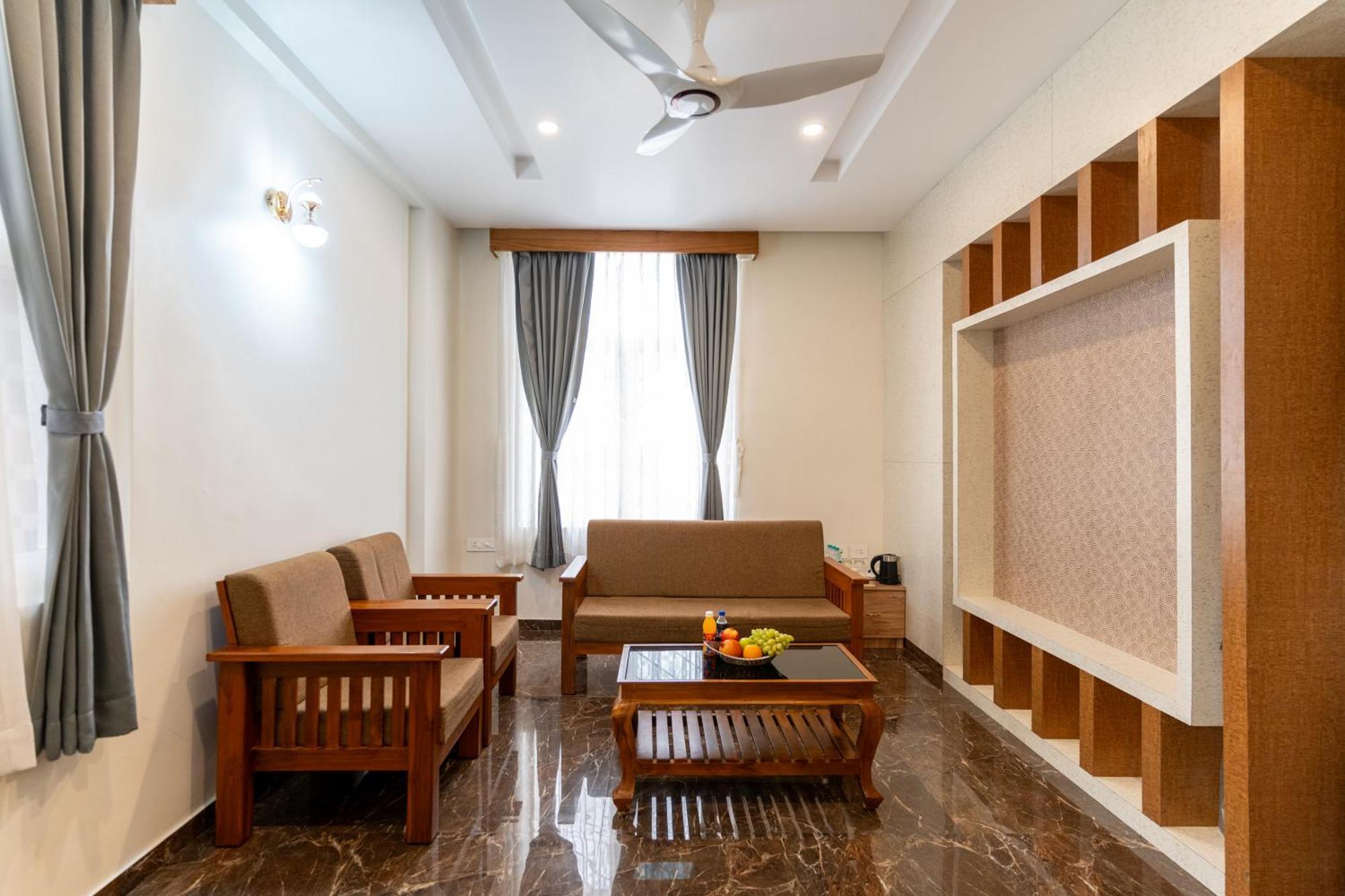 Готель Sree Bharat Residency Alandurai Екстер'єр фото