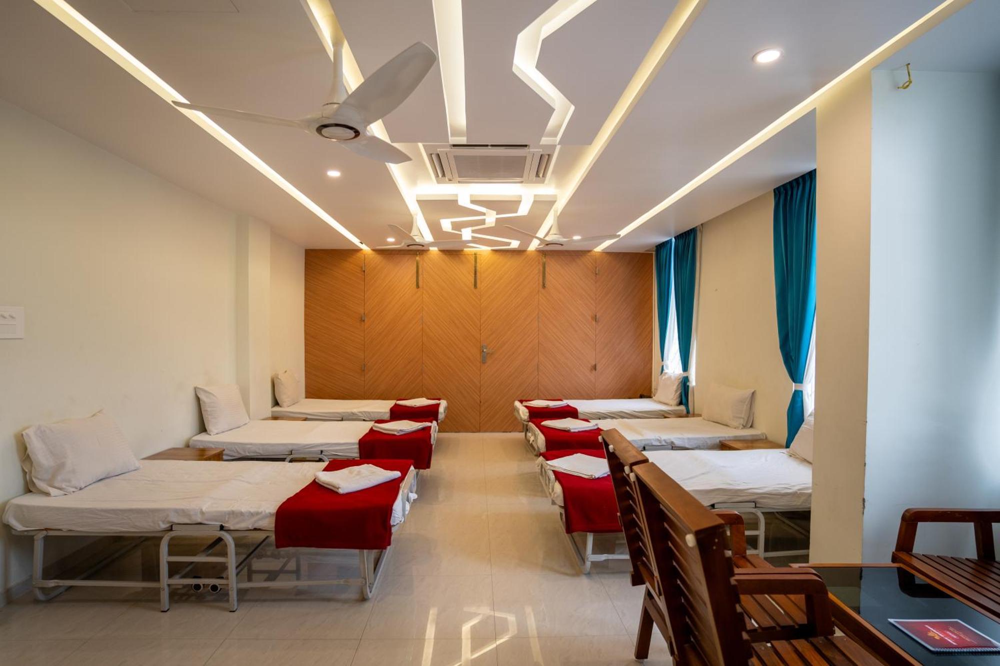 Готель Sree Bharat Residency Alandurai Екстер'єр фото