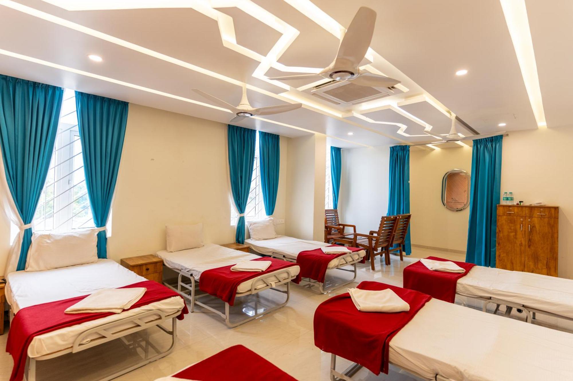 Готель Sree Bharat Residency Alandurai Екстер'єр фото