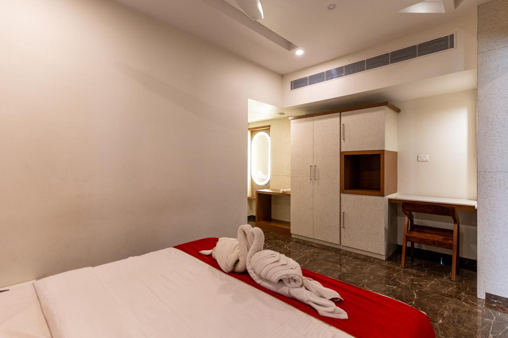 Готель Sree Bharat Residency Alandurai Екстер'єр фото