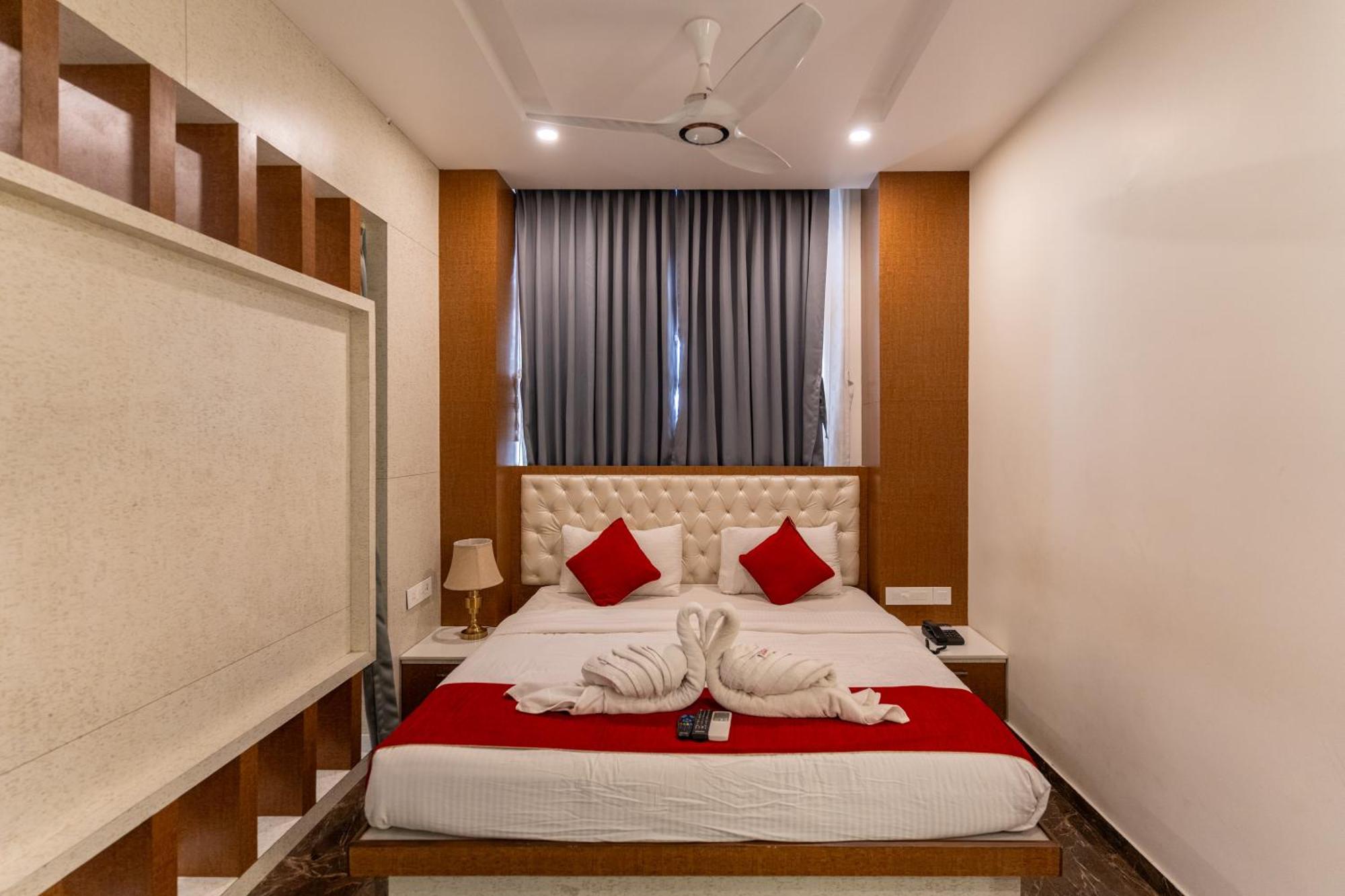 Готель Sree Bharat Residency Alandurai Екстер'єр фото