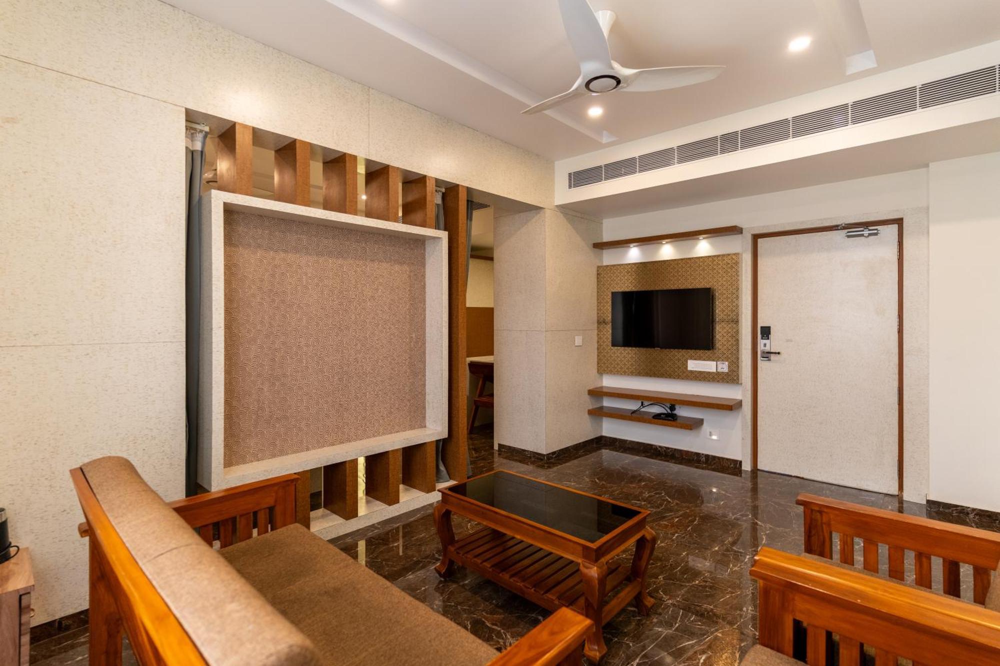 Готель Sree Bharat Residency Alandurai Екстер'єр фото