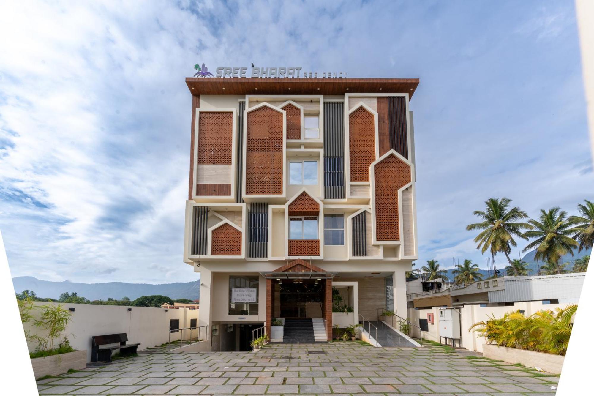 Готель Sree Bharat Residency Alandurai Екстер'єр фото