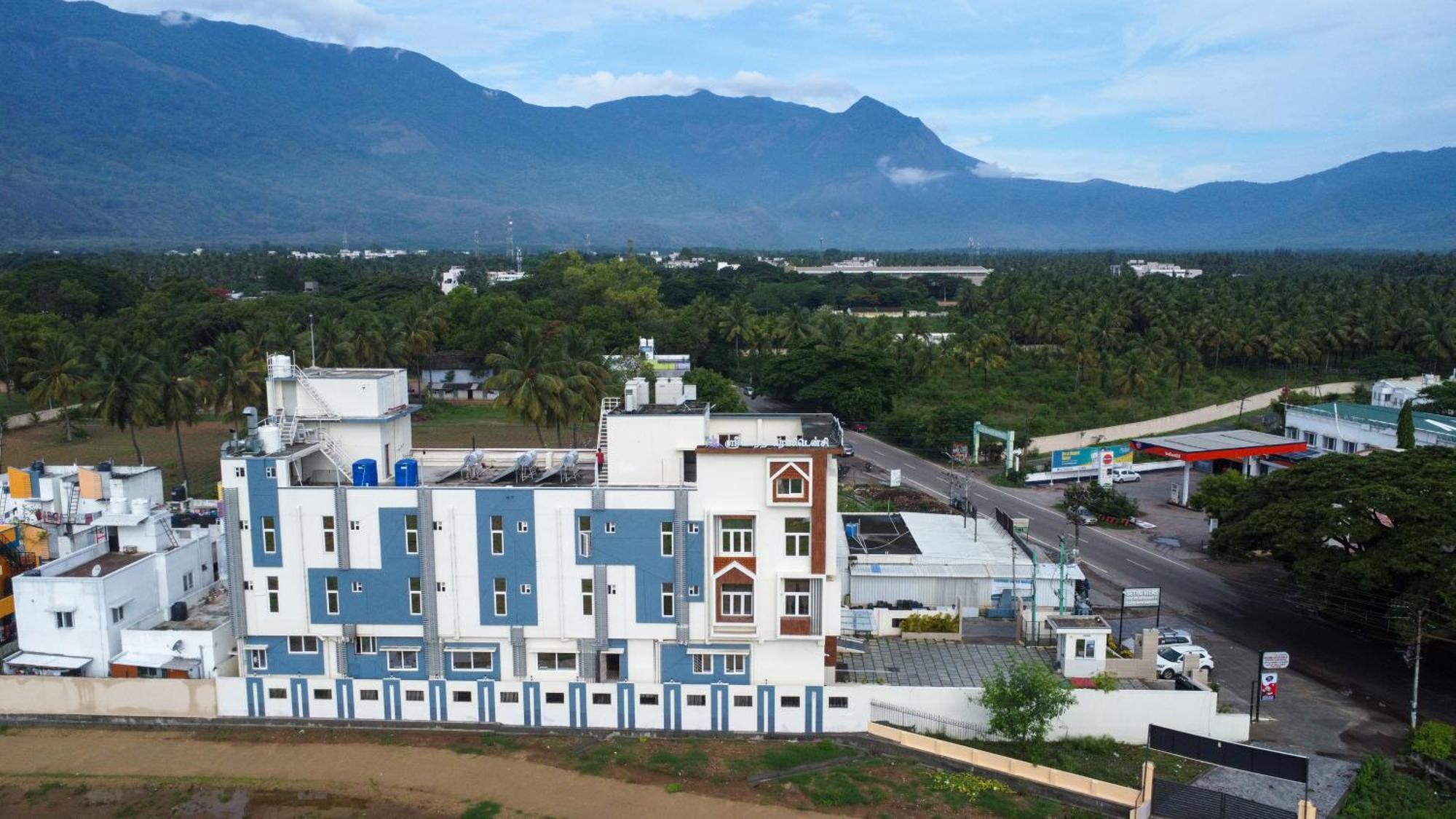 Готель Sree Bharat Residency Alandurai Екстер'єр фото